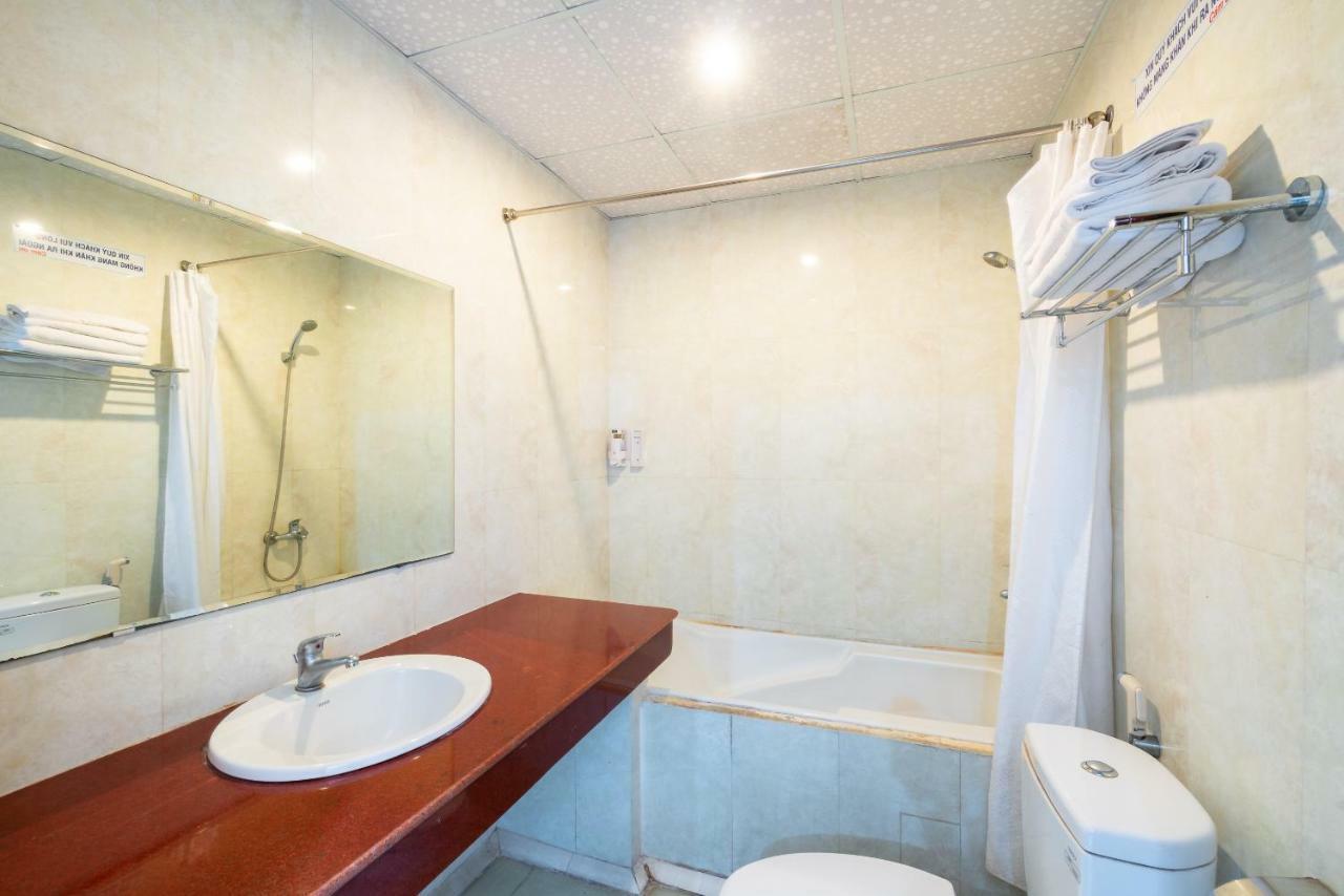 Oyo 375 Hoa Binh Hotel Da Nang Buitenkant foto